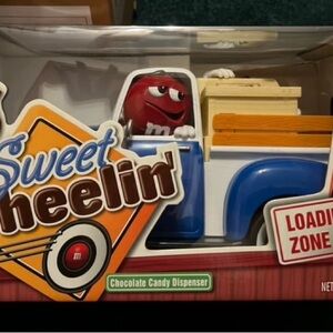 M & M COLLECTIBLE Dispenser